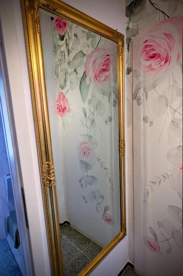 Marie Antoinette - Reise in die Vergangenheit Uelzen Exterior foto