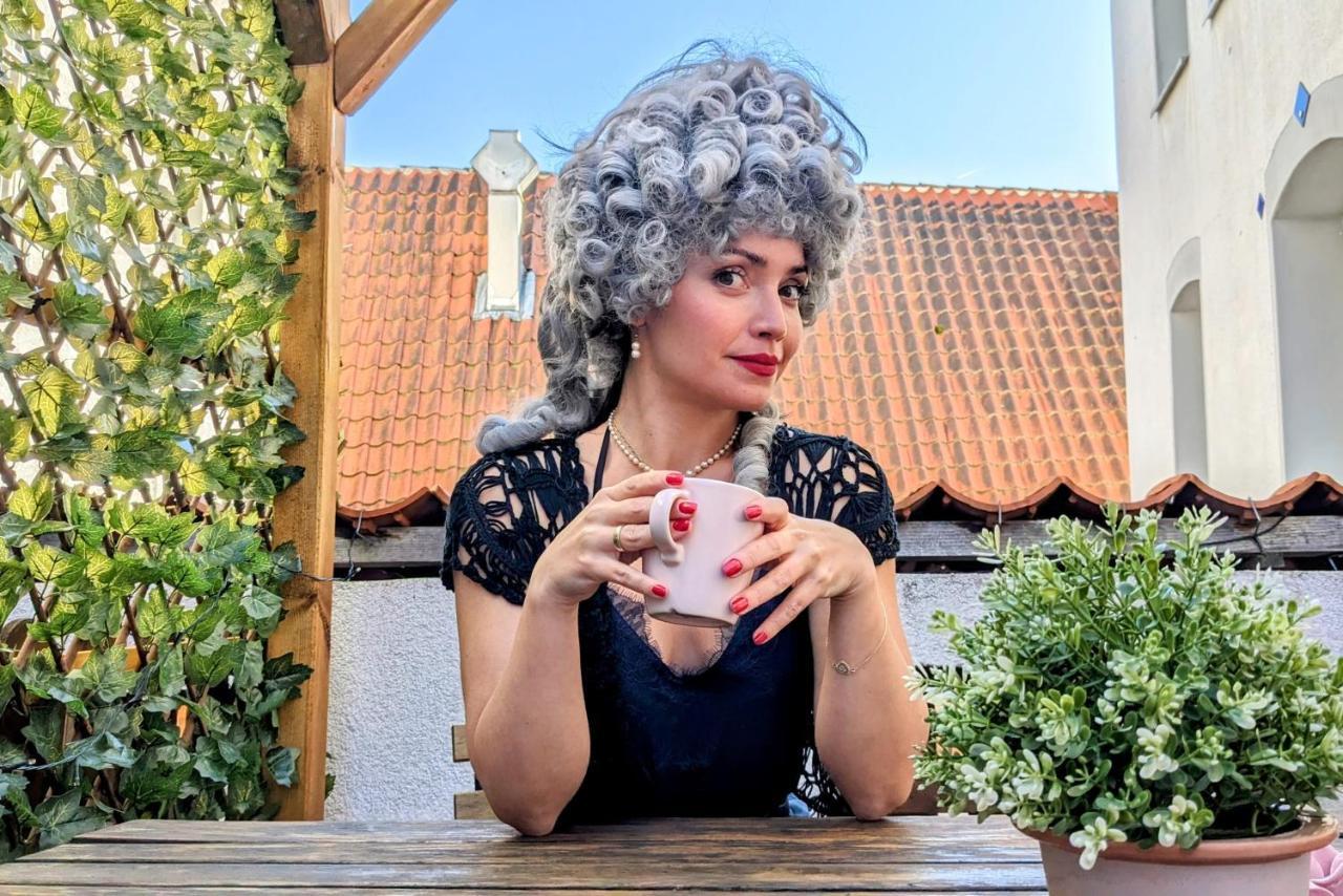 Marie Antoinette - Reise in die Vergangenheit Uelzen Exterior foto